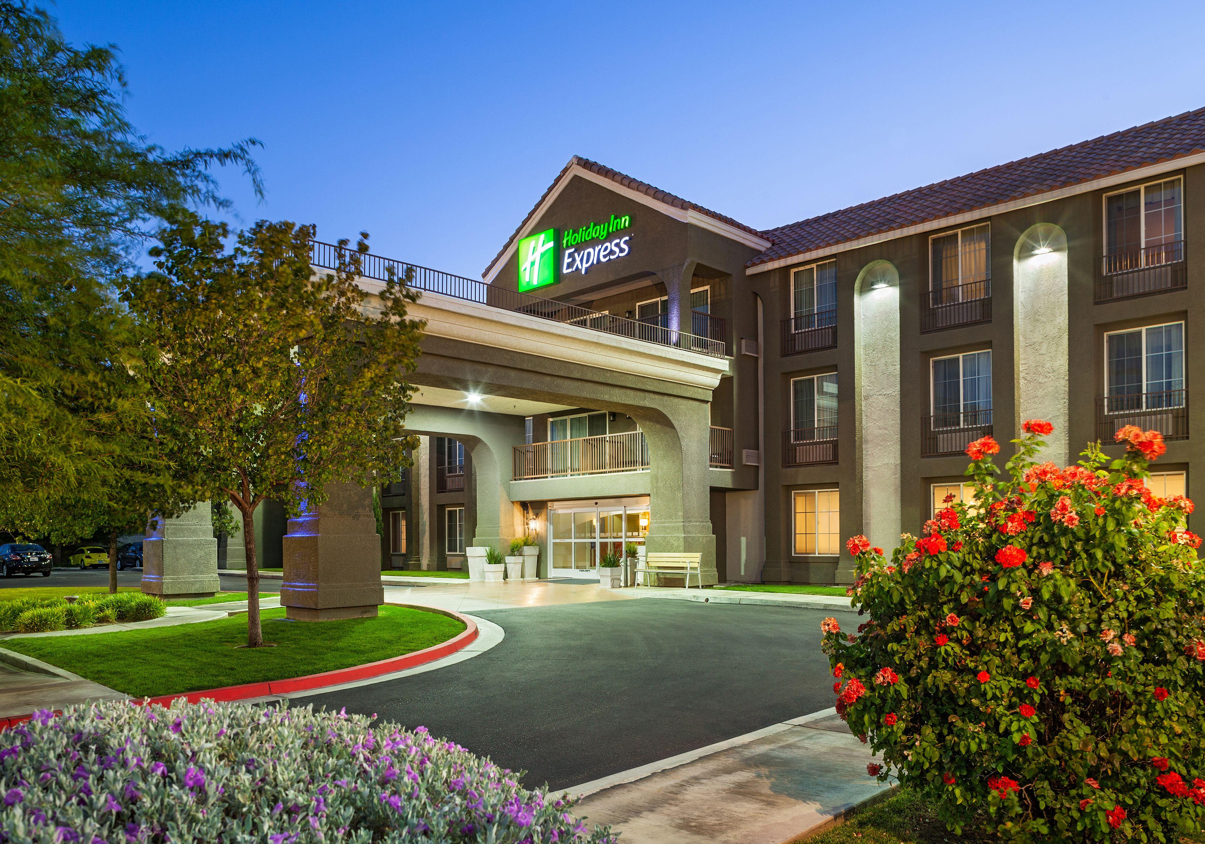 3 Solid 3-Star Hotels Near University of La Verne Palmdale