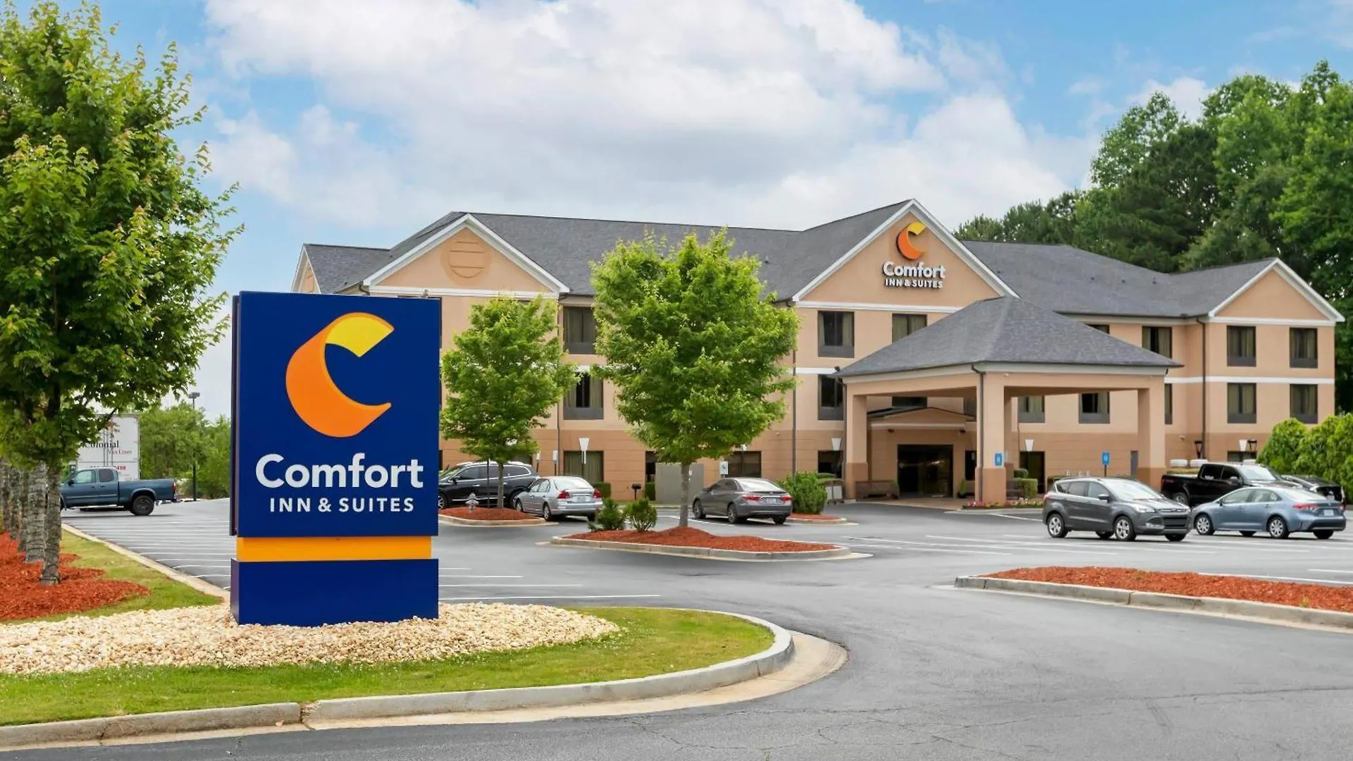 7 Business Hotels Near Jones Bridge Park Worth Booking Now